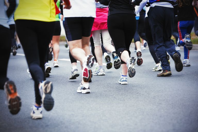sätt vara, börjar springa, dina energinivåer, genom springa, hälsosam vikt, hittar löpande