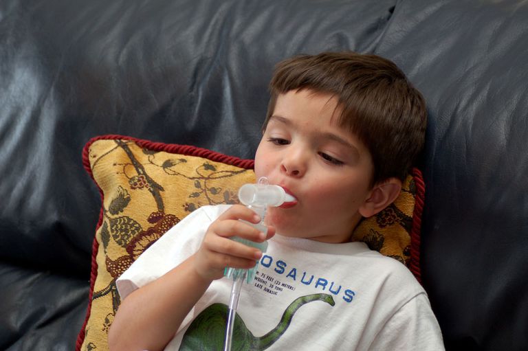 ditt barns, barn använder, inhalator spacer, använda nebulisator