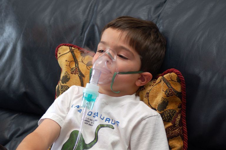 ditt barns, barn använder, inhalator spacer, använda nebulisator
