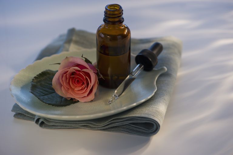 eteriska oljor, Alternativ medicin, aromaterapi massage, essentiell olja, genom huden, innan använder