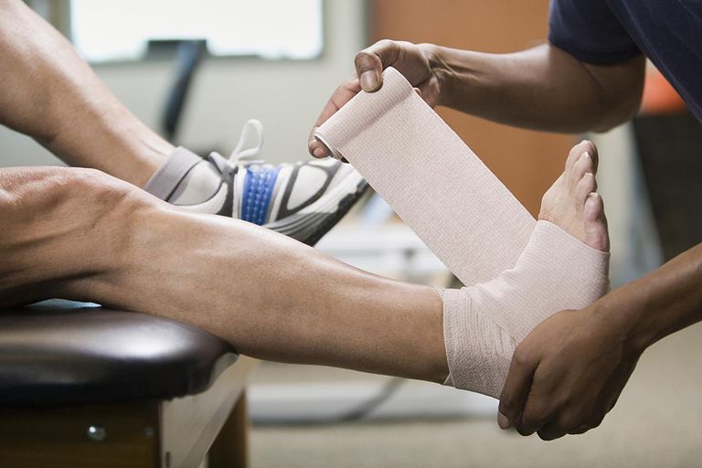 medicinsk behandling, orsaka svullnad, påverkar båda, anklar fötter