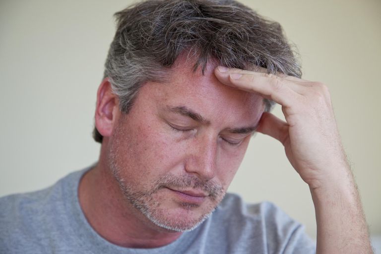 smärta runt, orsakar ofta, anses vara, brist blodflöde, Cluster huvudvärk