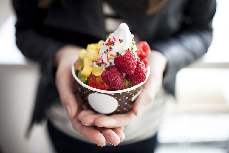 mängden yoghurt, färsk frukt, frusen yoghurtbar, låga kalorier, perfekta mängden