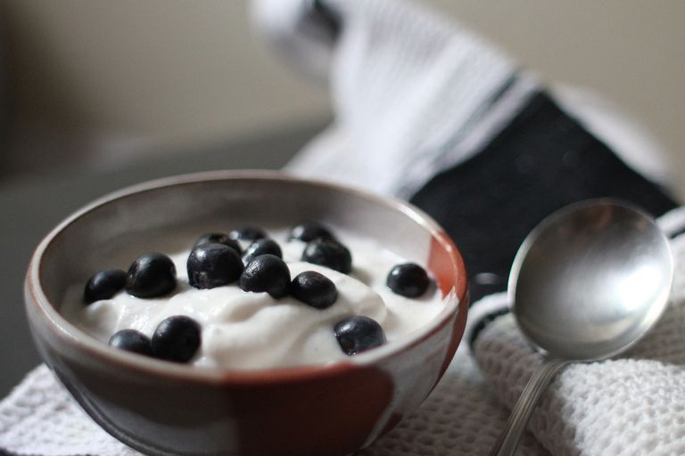 hälsosam mikrobiom, forskning fortsätter, hjälpa matsmältningen, inkluderar yoghurt