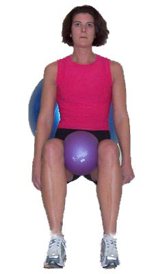 Detaljerade anvisningar, denna övning, bakom tårna, Ball Squat, hålla knäna